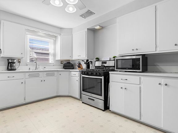 5th image of 2512 Barrington Pl