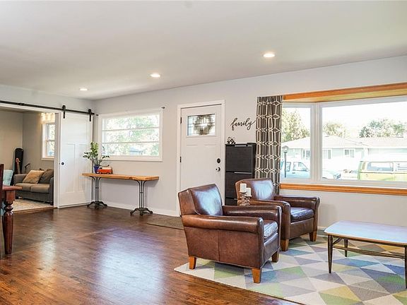 2nd image of 2020 Lewis Ave
