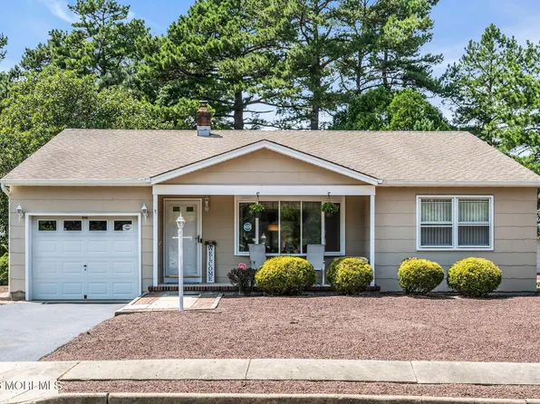 49 Dreyfus Court, Toms River, NJ 08757