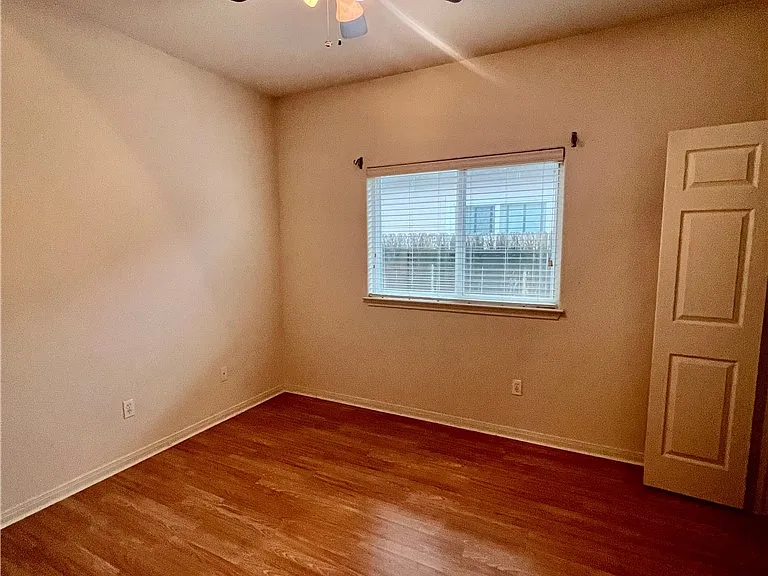 2545 Las Brisas St — Photo 33