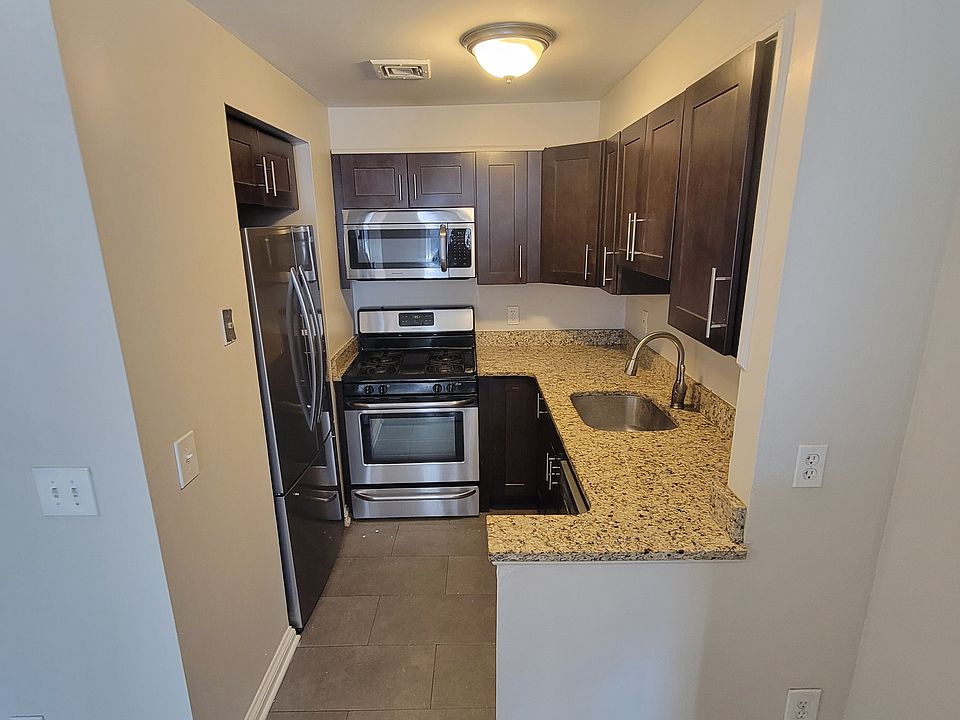 1st image of 153 Wayne St APT 3