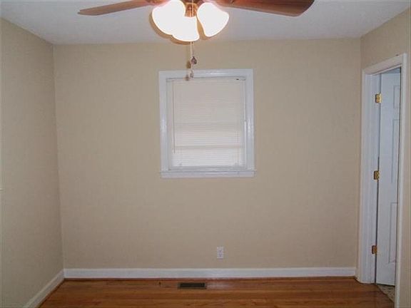 5th image of 409 N Salem Dr