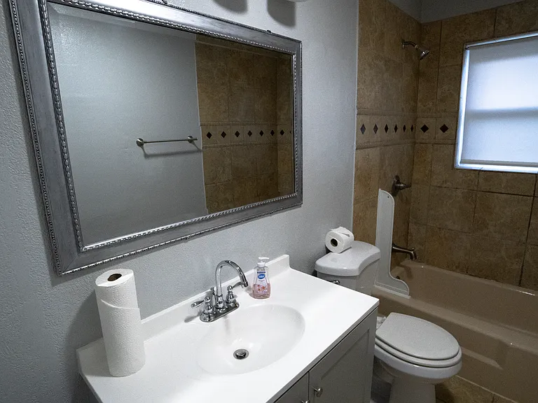 1004 Russell Ln — Photo 20
