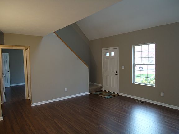 3rd image of 26 Dover Place Ln
