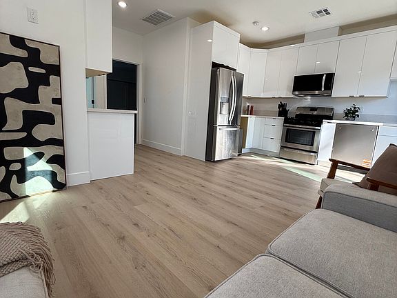 4th image of 7000 Bothwell Rd #1