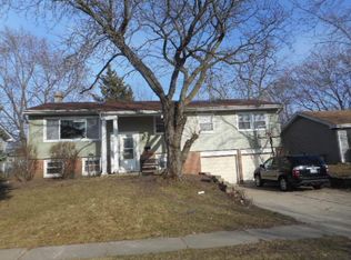 6945 Hemlock St, Hanover Park, IL 60133