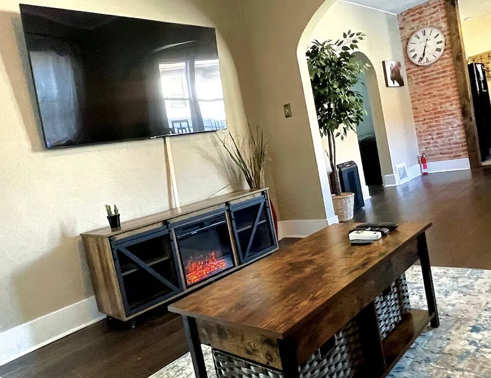 3 bed, 2.0 bath, $3,500 — Photo 2