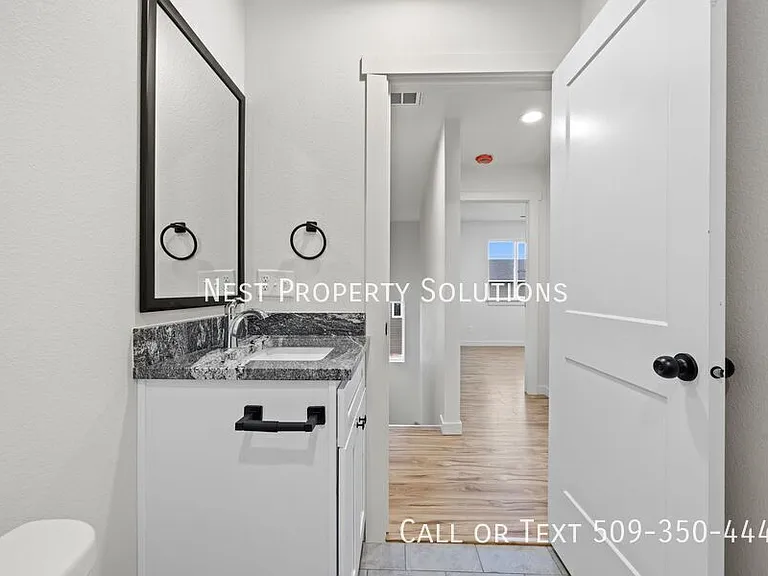 215 S 1st St #4 — Photo 53