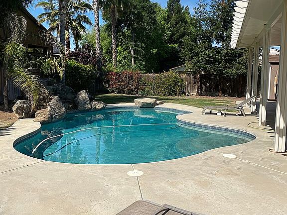4th image of 2707 E Deyoung Dr