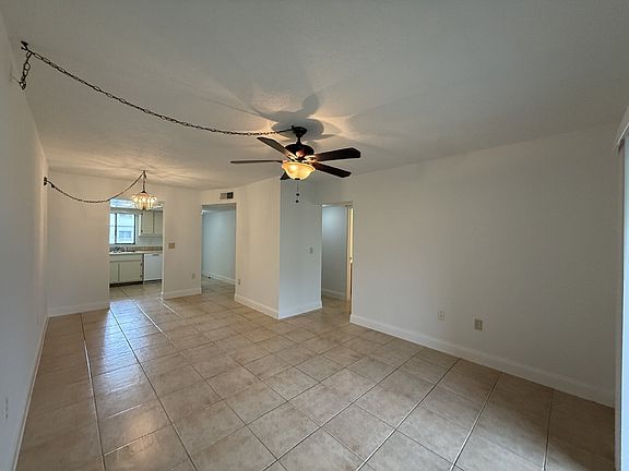5th image of 1554 University Ln APT 301