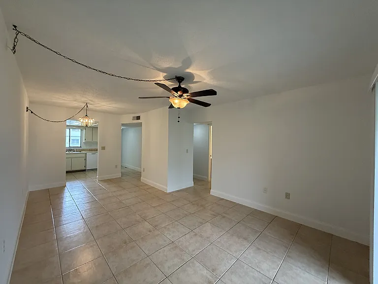 1554 University Ln #301 — Photo 5