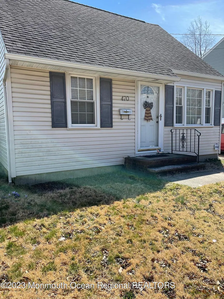 470 Laurel Avenue photo 1