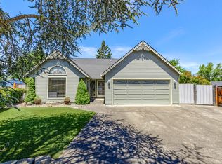 2421 Mountain Glen Ct, Medford, OR 97504