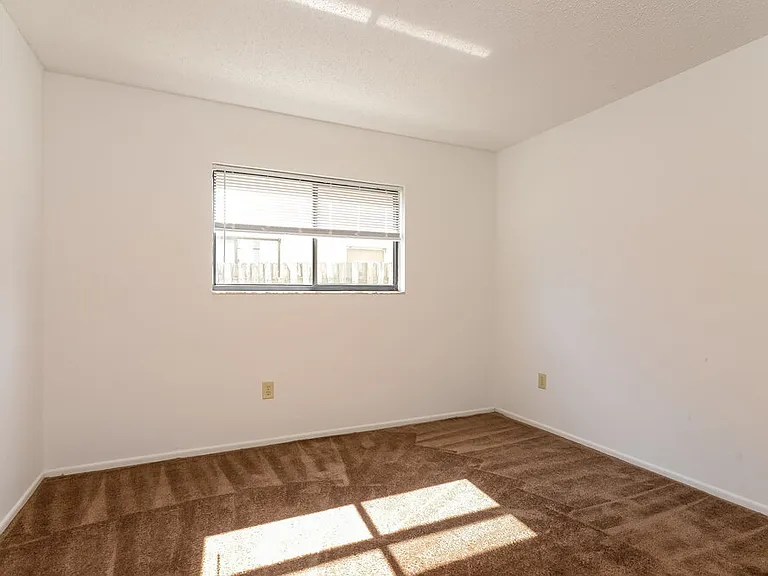 1124 Blufield Ave — Photo 10