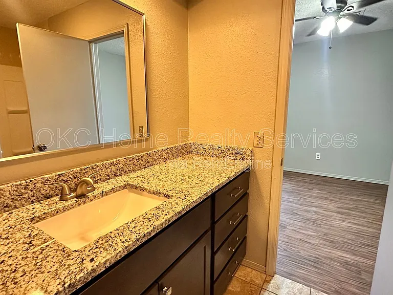 6715 Lyrewood Ln — Photo 24
