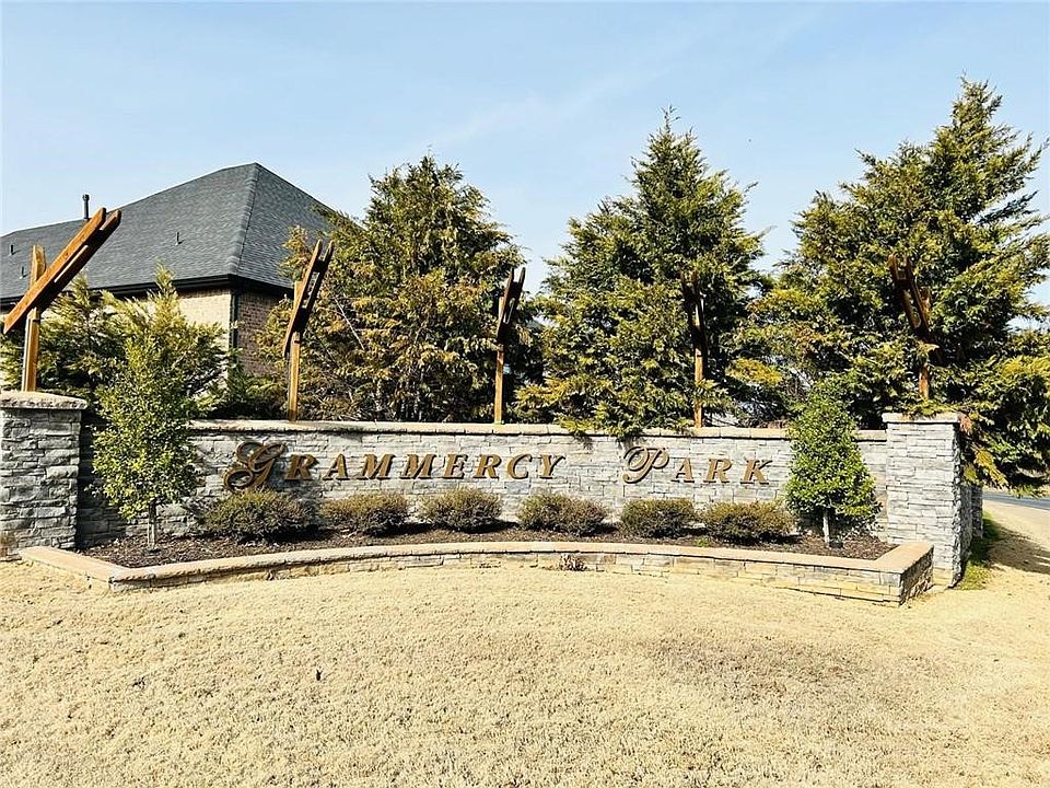 1st image of 1907 NE Steinbeck Dr #15