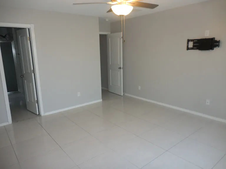 227 Ellesmere Way — Photo 17
