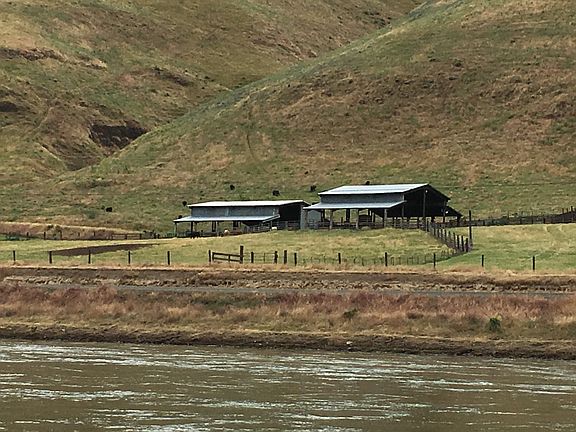 Hay barns w lights/electric