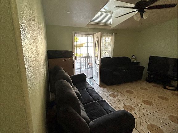 5th image of 250 N Linden Ave