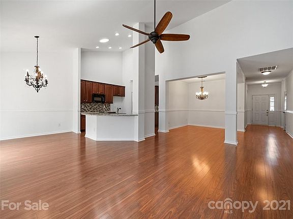 5th image of 10182 Highland Creek Cir