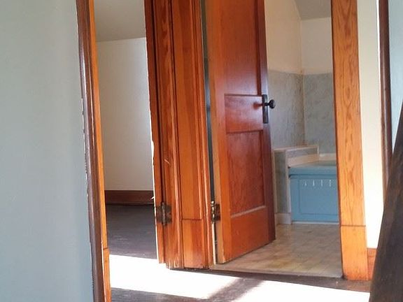 4th image of 170 Fairlawn Ave