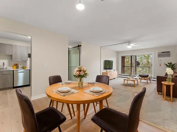 3155 Coachman Rd APT 483, Eagan, MN 55121