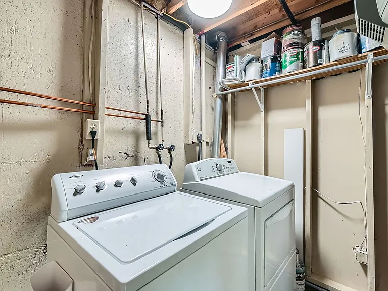 1186 N Franklin Ave — Photo 25