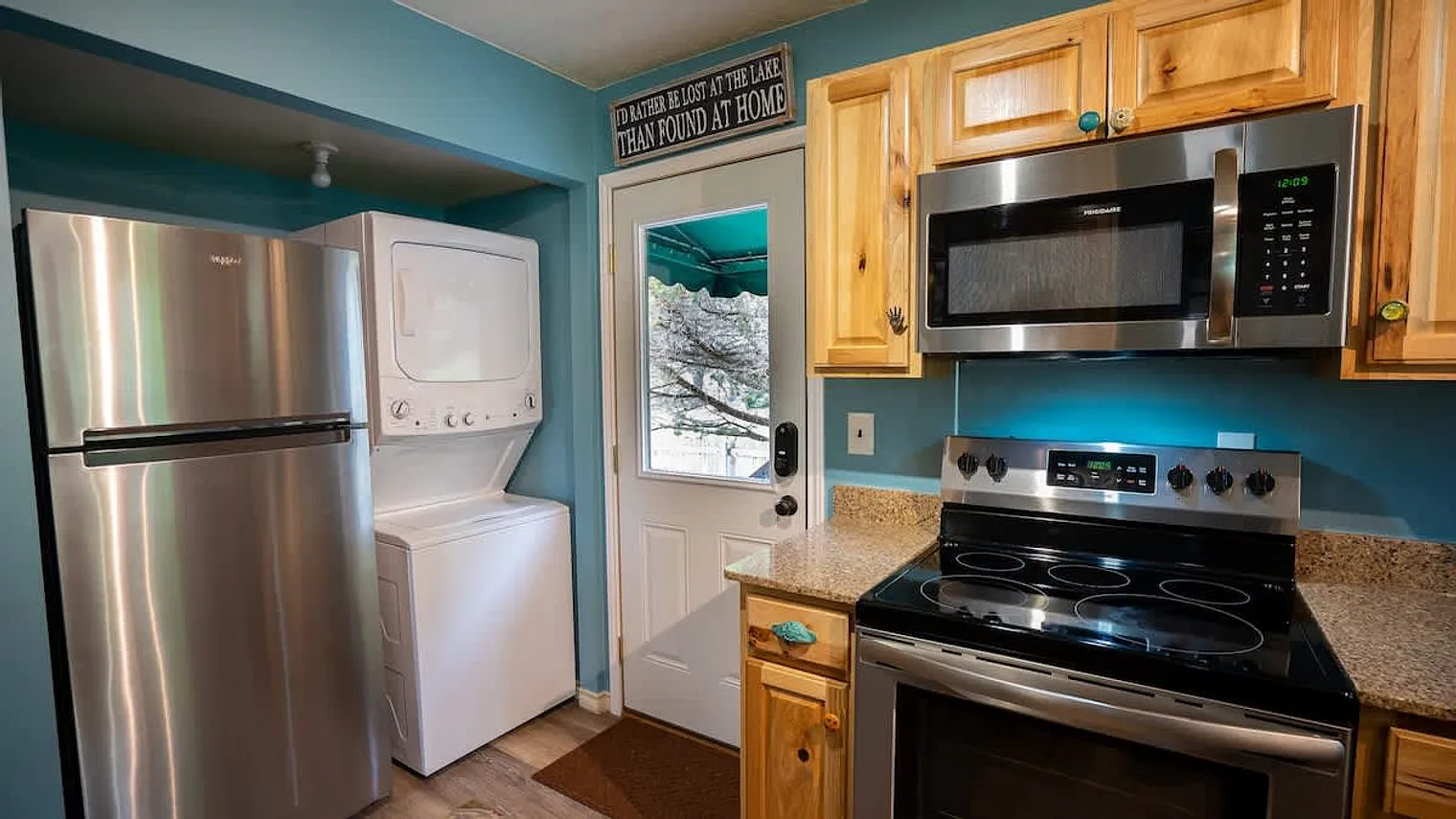 3 bed, 2.0 bath, 1227 sqft, $6,234 — Photo 3