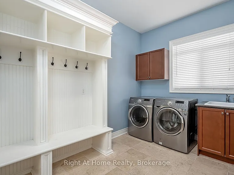 2096 Bingley Cres — Photo 13