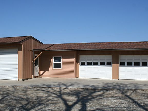 4 car garage w/storage room