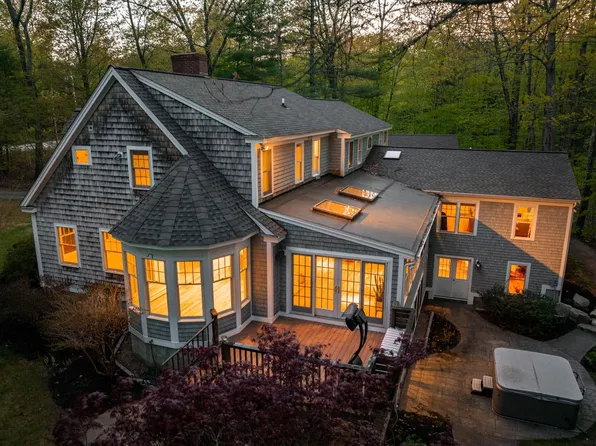 18 Sackett Road, Lee, NH 03861