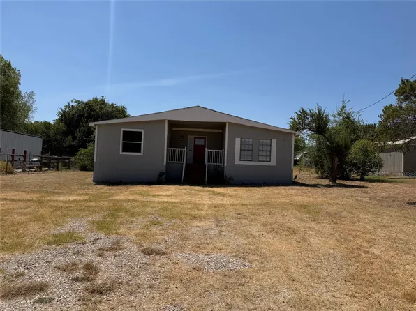 715 Comanche Cv, Granbury, TX 76048