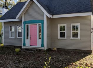 32 Main St, Raymond, ME 04071