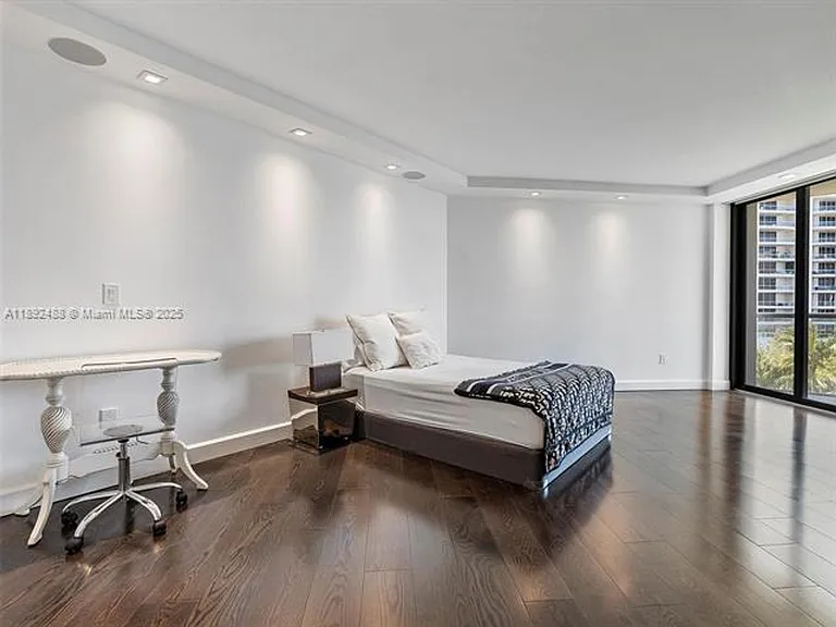 4000 Island Blvd #606 — Photo 29