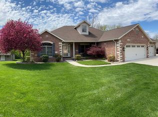 30 Liberty Ln, Highland, IL 62249