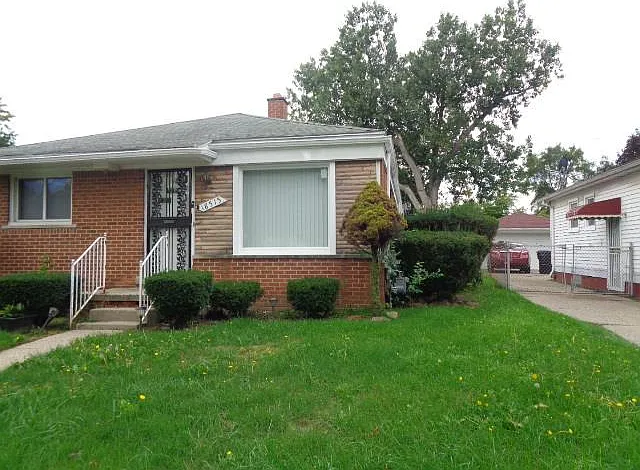 3 bed, 1.5 bath, 1227 sqft, $1,350 — Photo 2