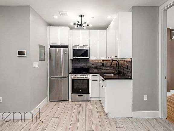 2nd image of 417 Kosciuszko St #6