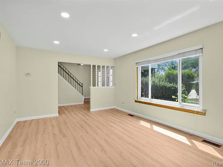 2053 Brookfield St — Photo 6