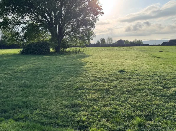 12524 N Jim Brks, Farmington, AR 72730