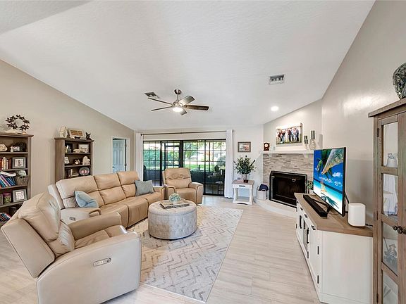 2nd image of 131 Prestwick Cir