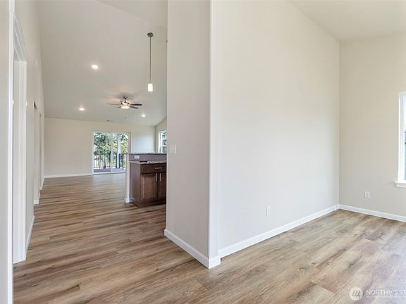 5th image of 429 W Pine Street