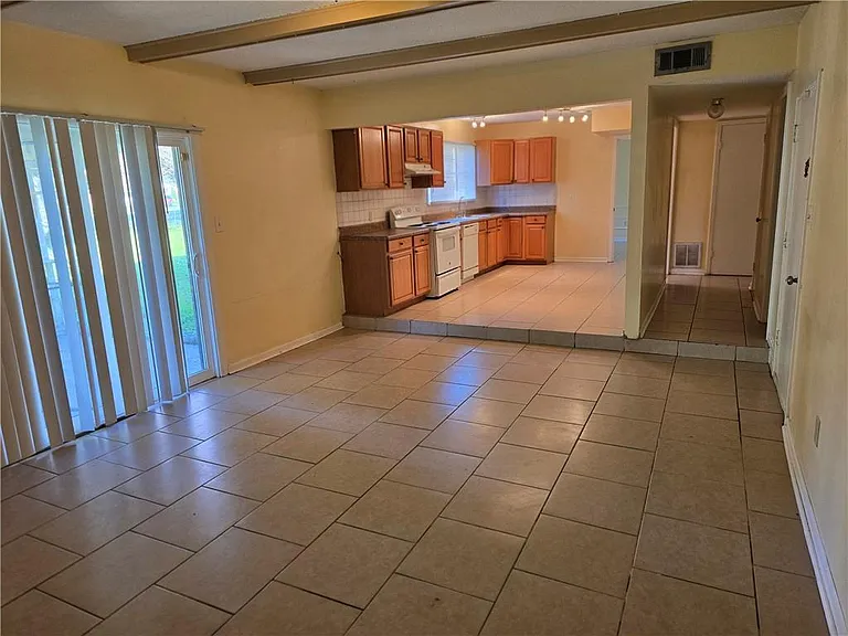800 Oakwood Dr — Photo 9