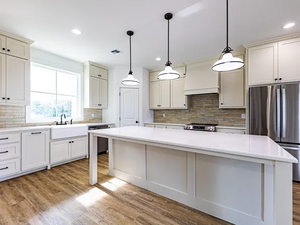 725 Private Road 1581, Hallettsville, TX 77964