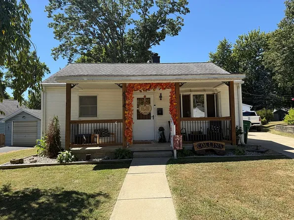 614 Spruce St, Pana, IL 62557