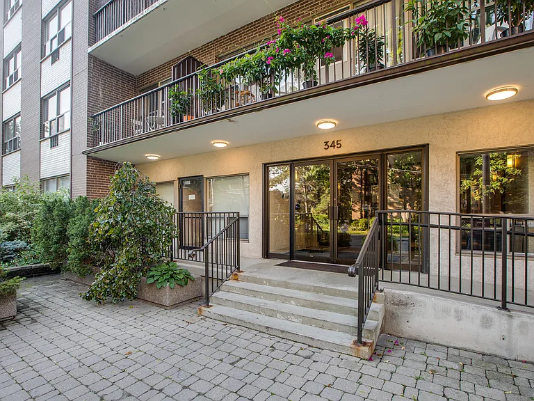 345 Lonsdale Rd #103 — Photo 11