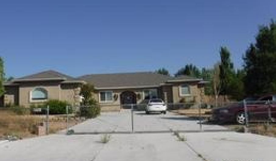 1st image of 812 Coffey Dr