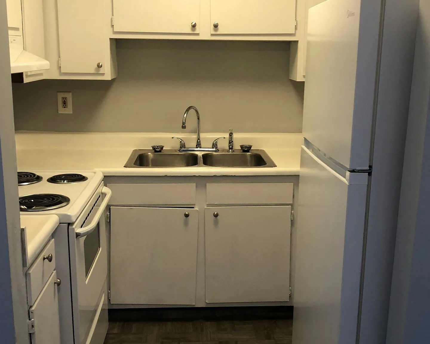 Spacious 3-Bedroom Apartment in Louisville's Historic Russell Neighborhood — Photo 1