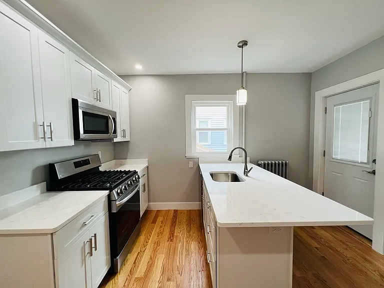 21-23 Caledonia Ave #21 — Photo 4