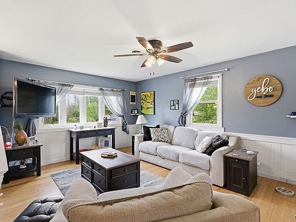 5th image of 206 Hickory Way
