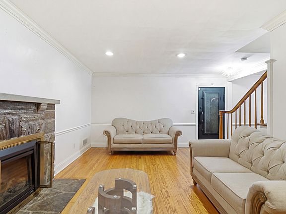 3rd image of 756 W Inman Ave